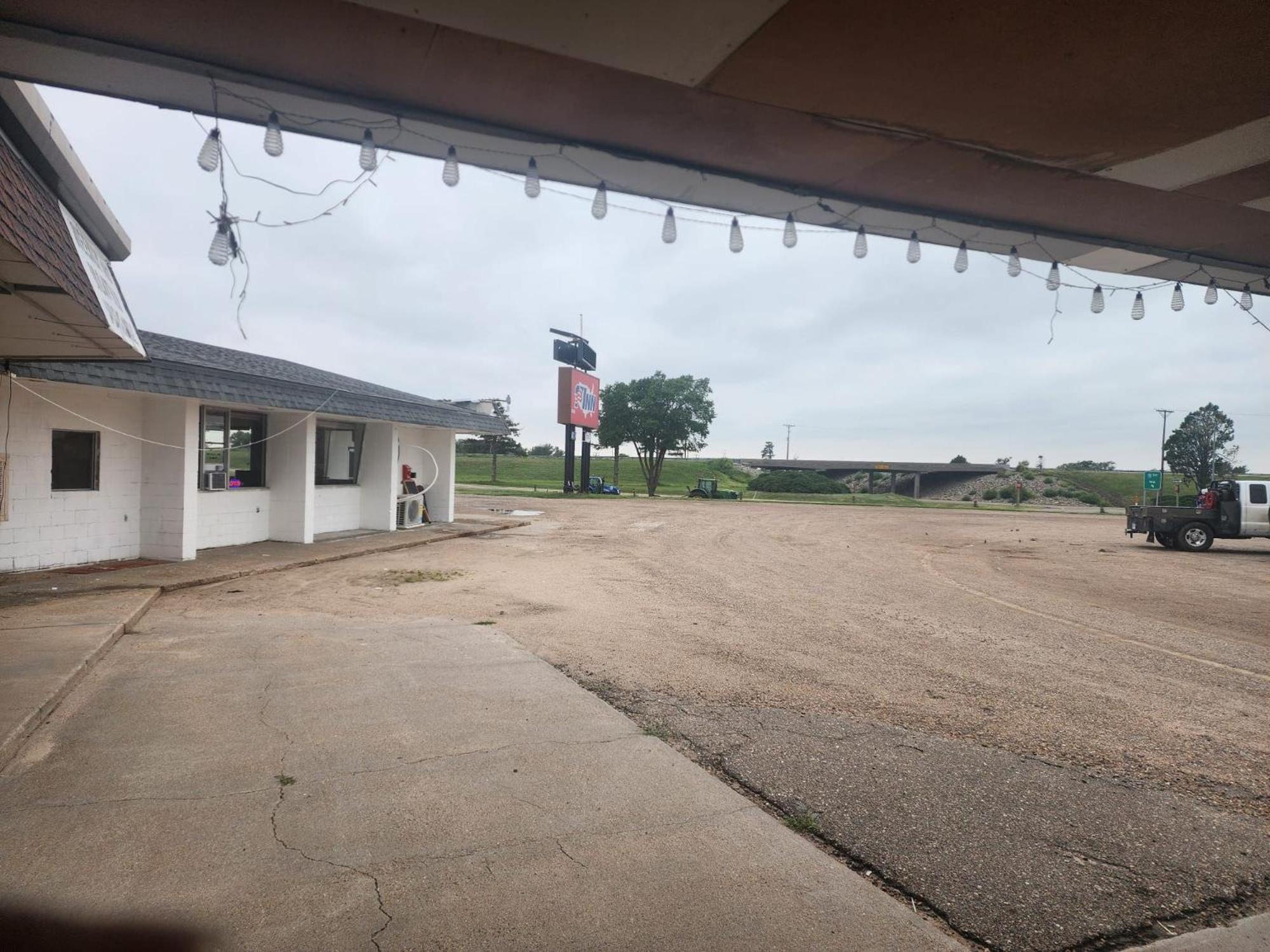 1St Inn By Oyo Quinter Hwy 70 Ks ภายนอก รูปภาพ